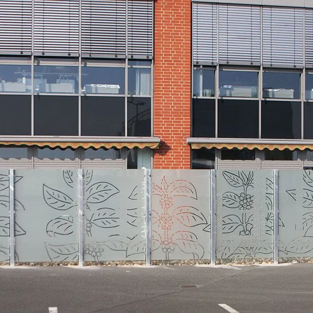 Glasflächen als Sichtschutz mit Motiven, sandgestrahlt